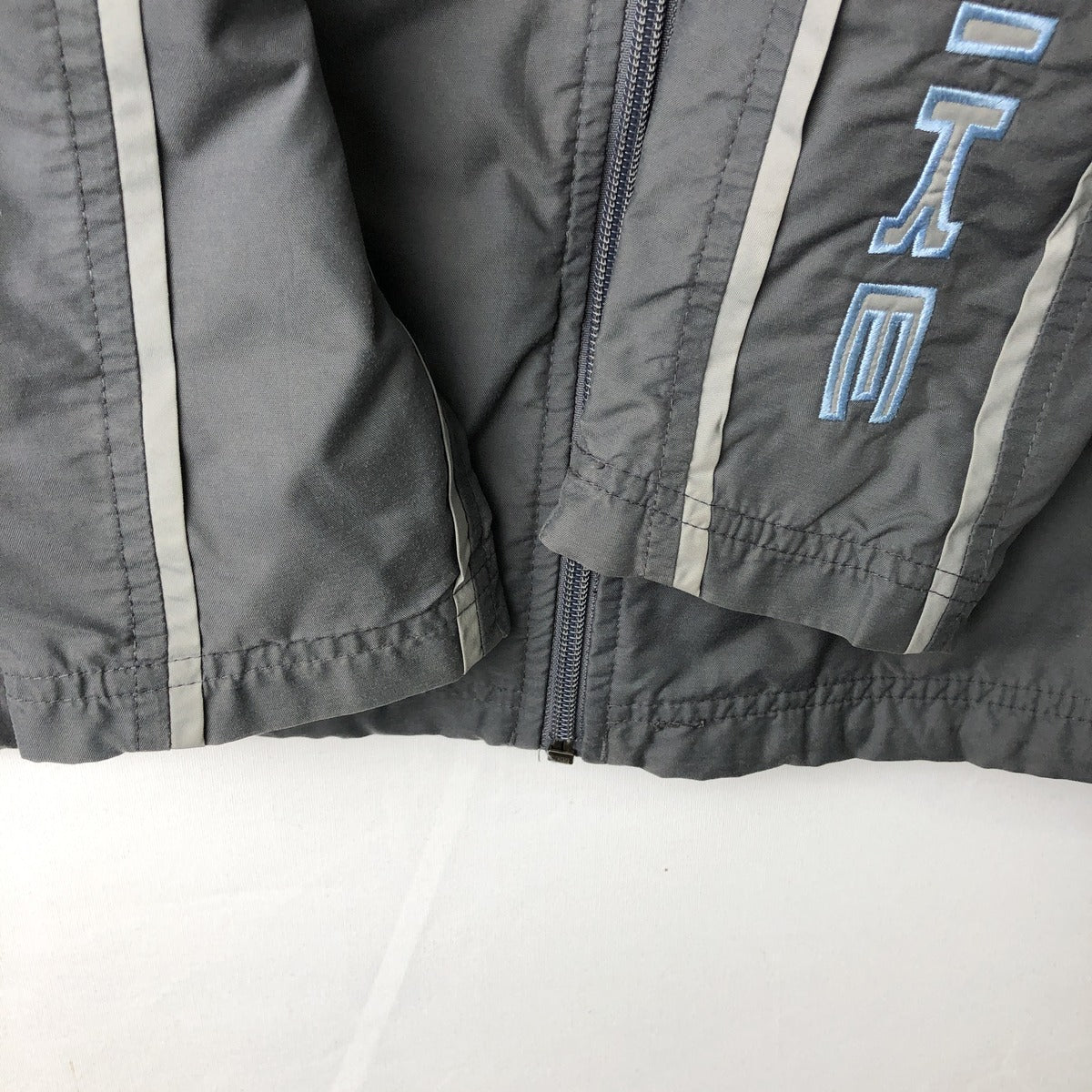 00'S Nike Nylon Jacket Men's M size Nylon gray type Vintage Second Hand