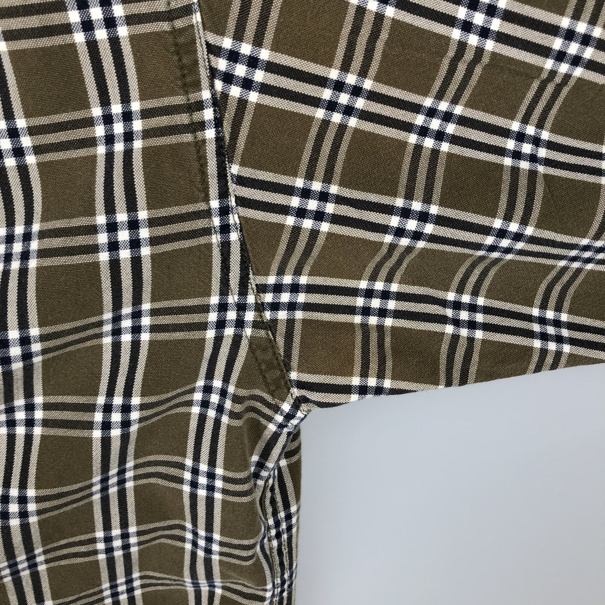00'S Eddie Bauer long sleeve button down check shirt, men's size L cotton Khaki type Vintage Second Hand